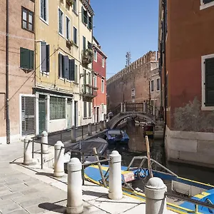 Apartment Romantic Lagoon - Canal View, Venice