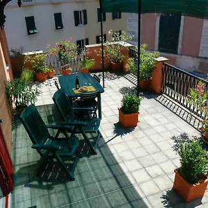 https://la-casa-del-viaggiatore-genoa.hotelitalianriviera.com